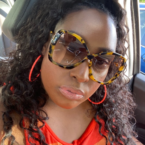 Meet your Posher, Stacy - Picture 7 of 11